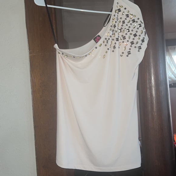 2b Bebe off shoulder top - Picture 1 of 4